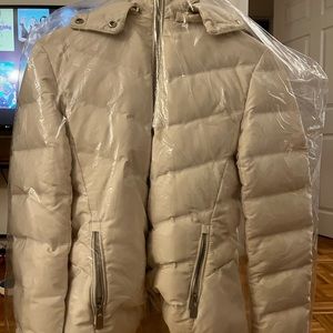 Zara Puffer Jacket in Cream/off-white color. Size L/30.